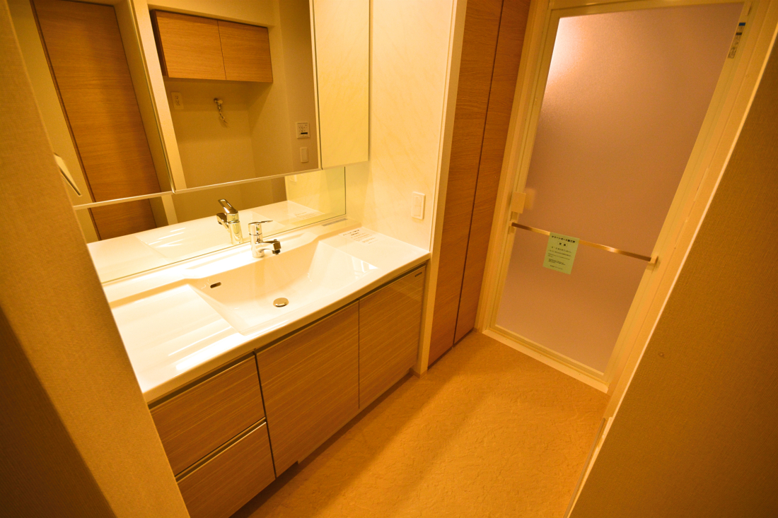 ���ʑ�E���ʏ� ��^�̐��ʑ�B