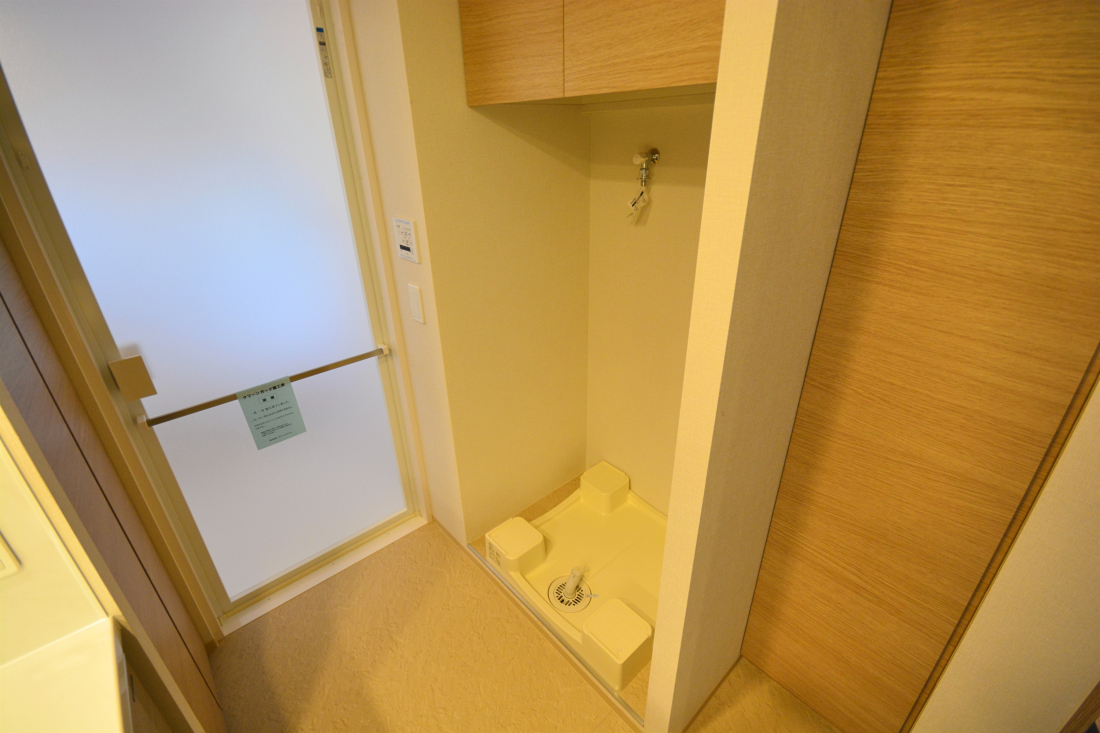 ���ʑ�E���ʏ� ����@�u����X�y�[�X�B�㕔�ɂ͎��[�X�y�[�X����܂��B