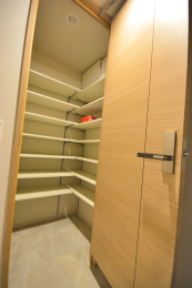 ���� ���ւɂ���V���[�Y�C���N���[�[�b�g�B